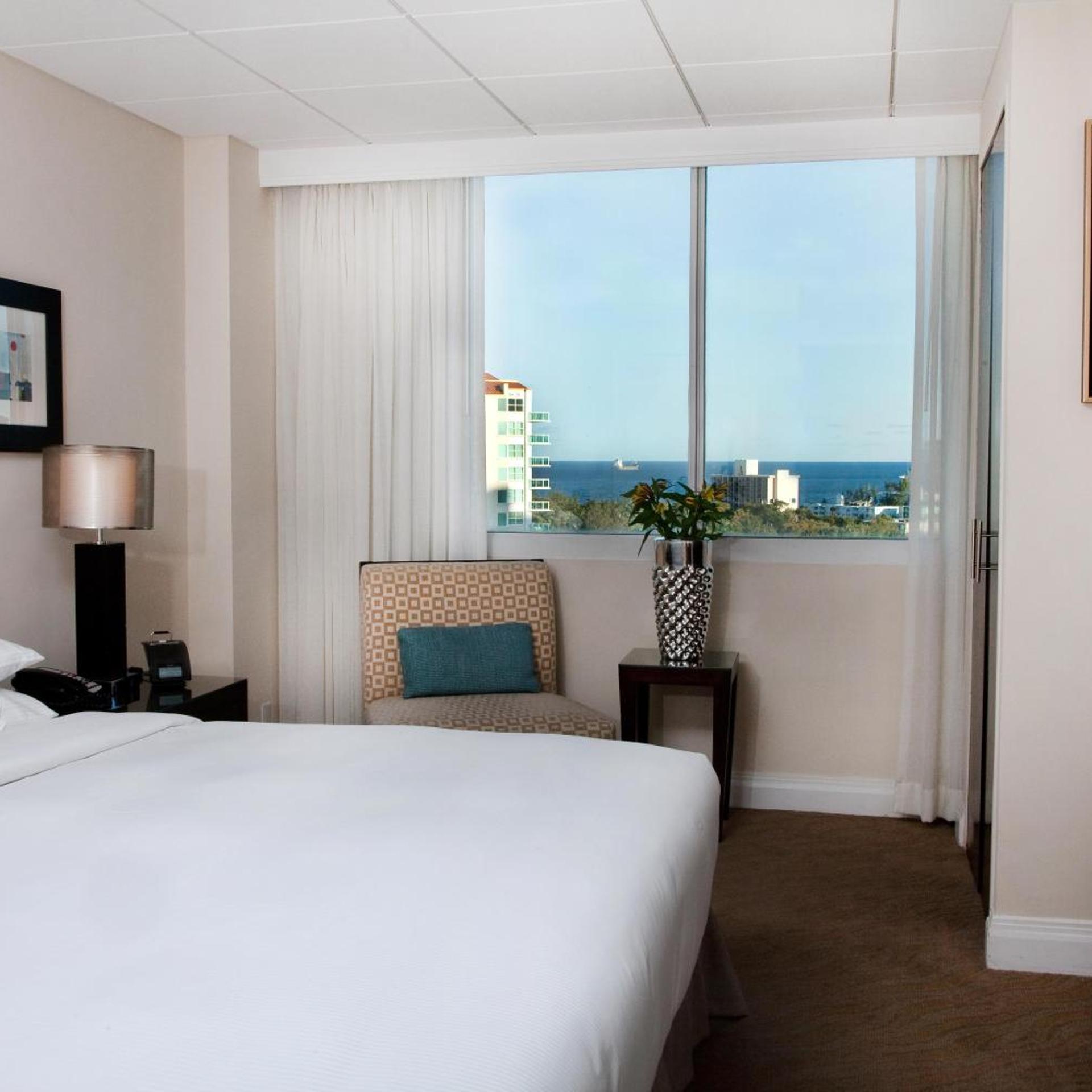 SUITE, KING BED, WATER VIEW, ACCESSIBLE