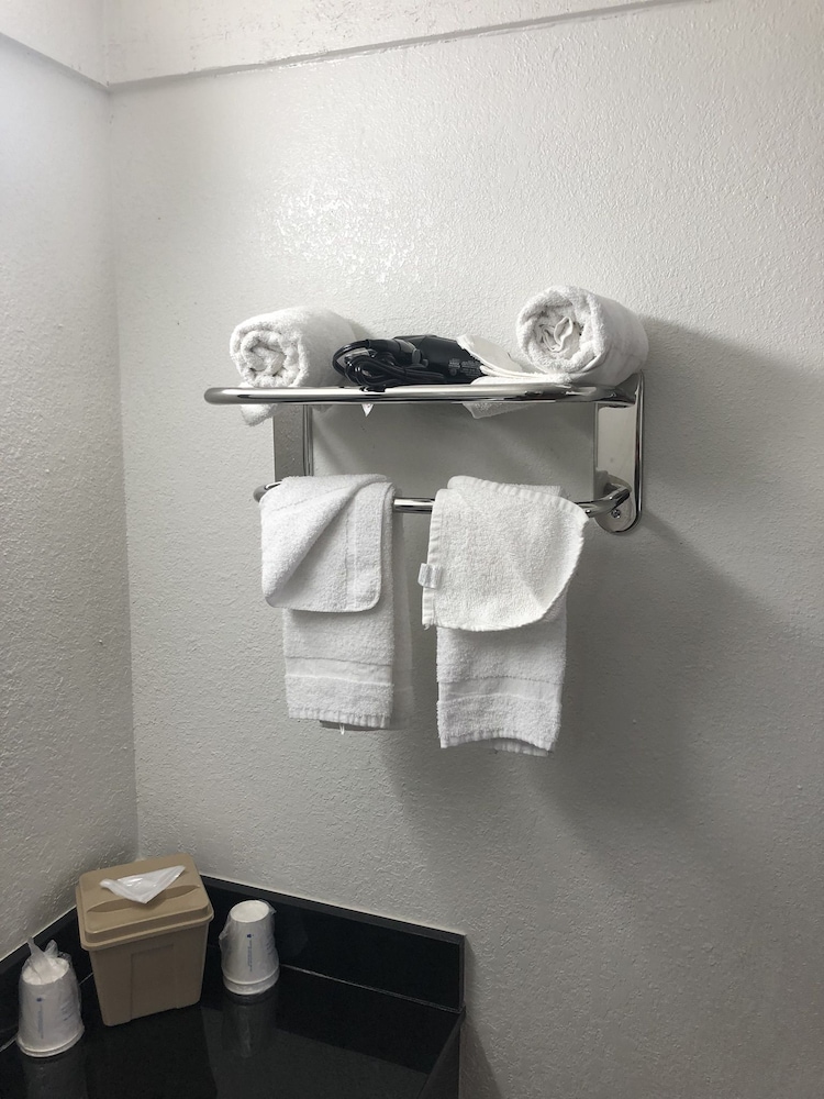 Super 8 by Wyndham Asheville/Biltmore 23/23