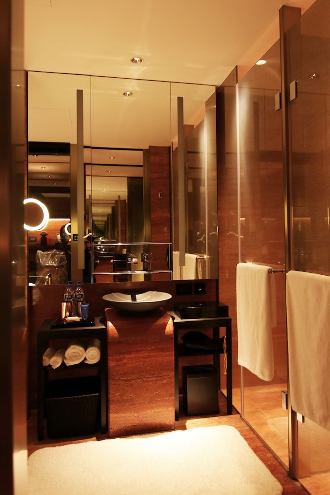 H2o Hotel 48/60