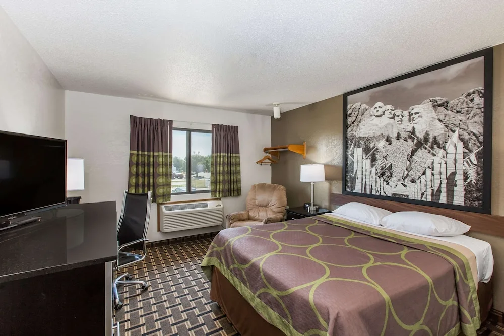Super 8 By Wyndham Wayne 4/26