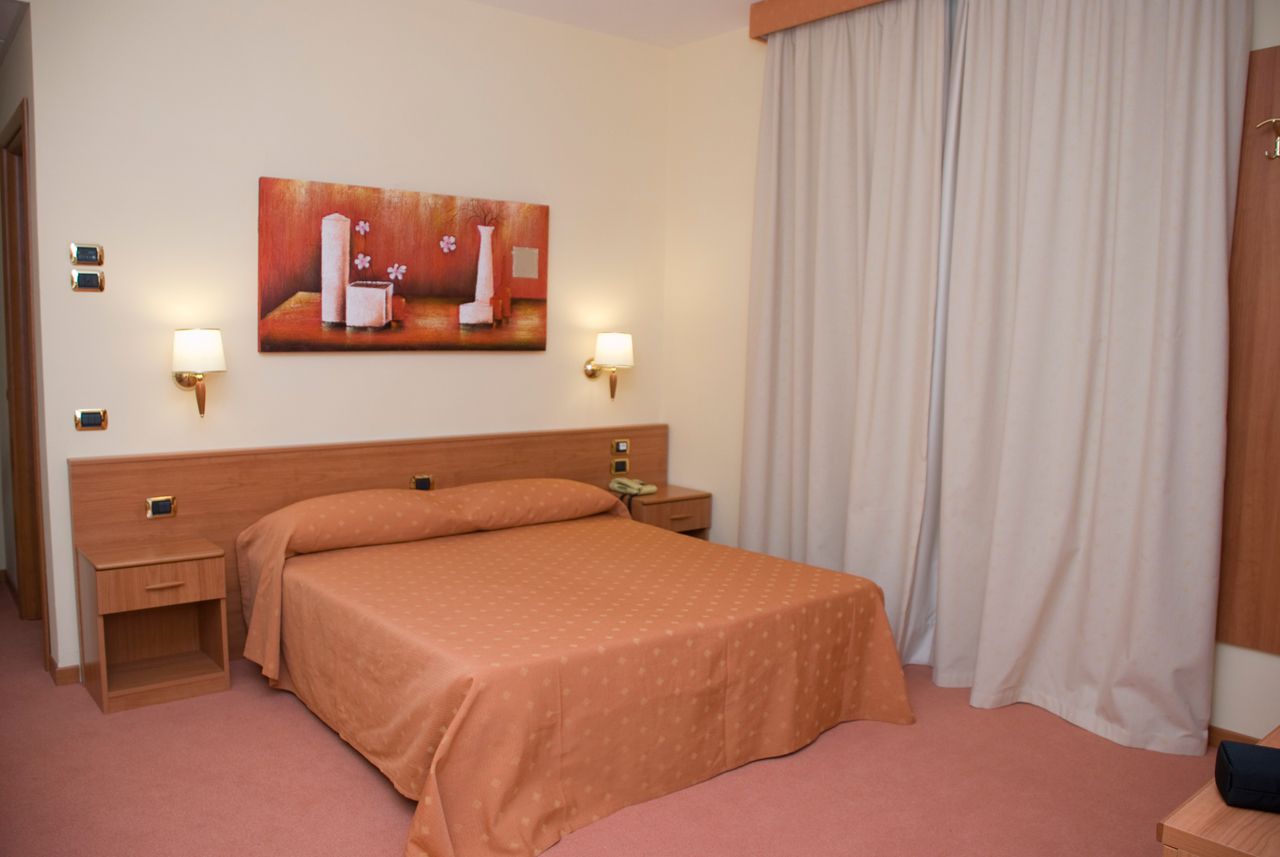 ROOM, QUADRUPLE