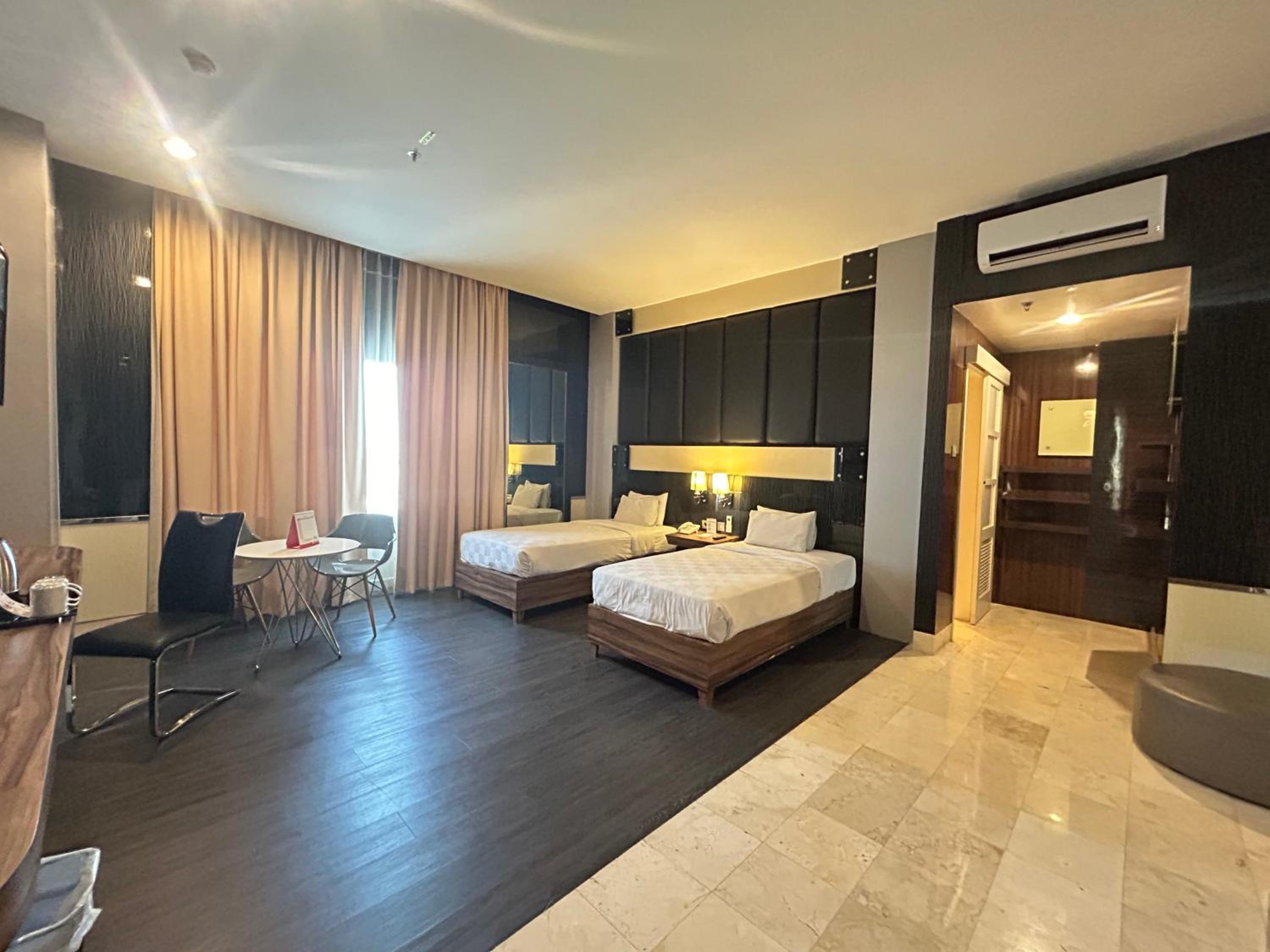 JUNIOR SUITE, TWIN BEDS