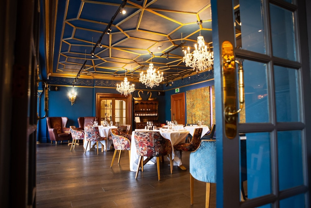 Royal Oak Hotel 36/49