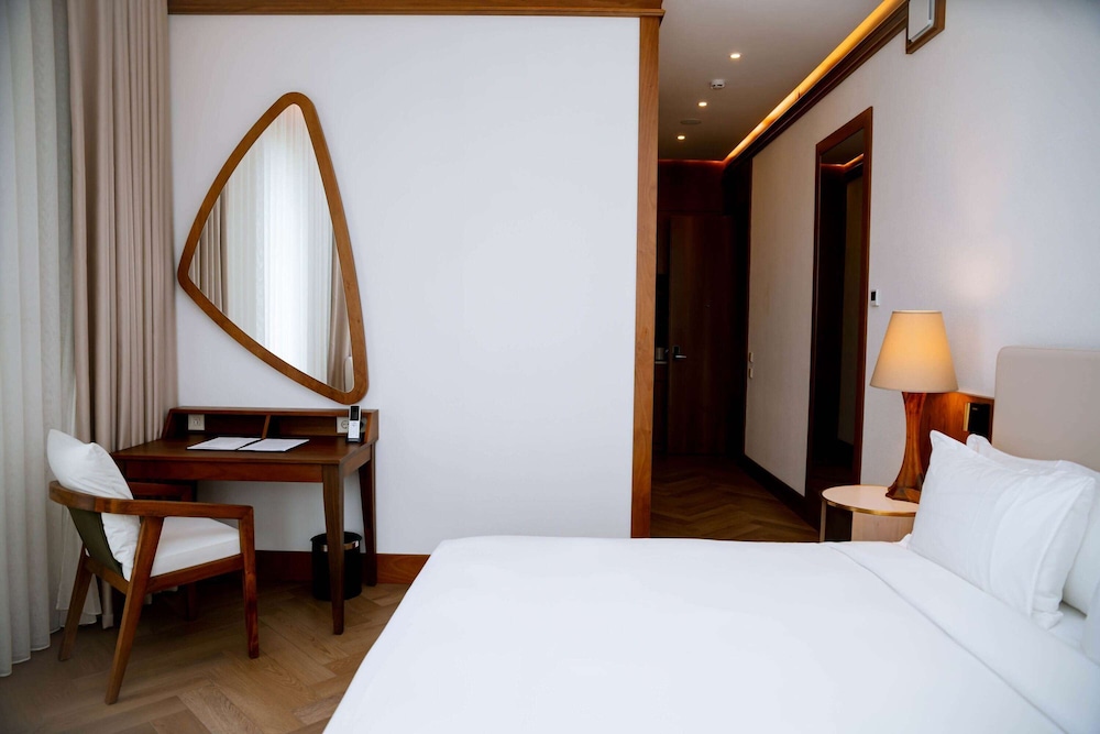 Deluxe, King Bed, Forest View