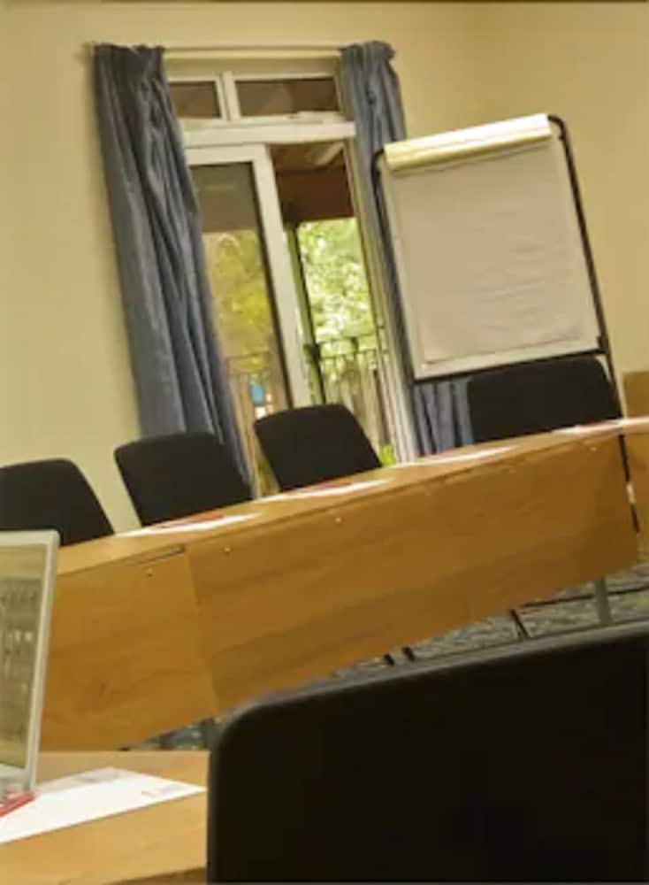 Marwell Hotel 49/60