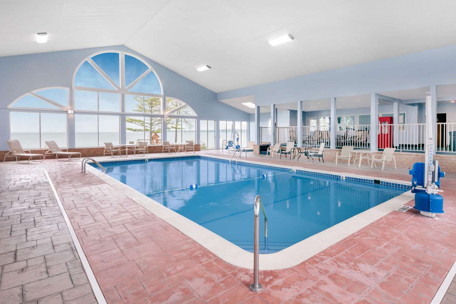 Baymont by Wyndham St. Ignace Lakefront 21/54