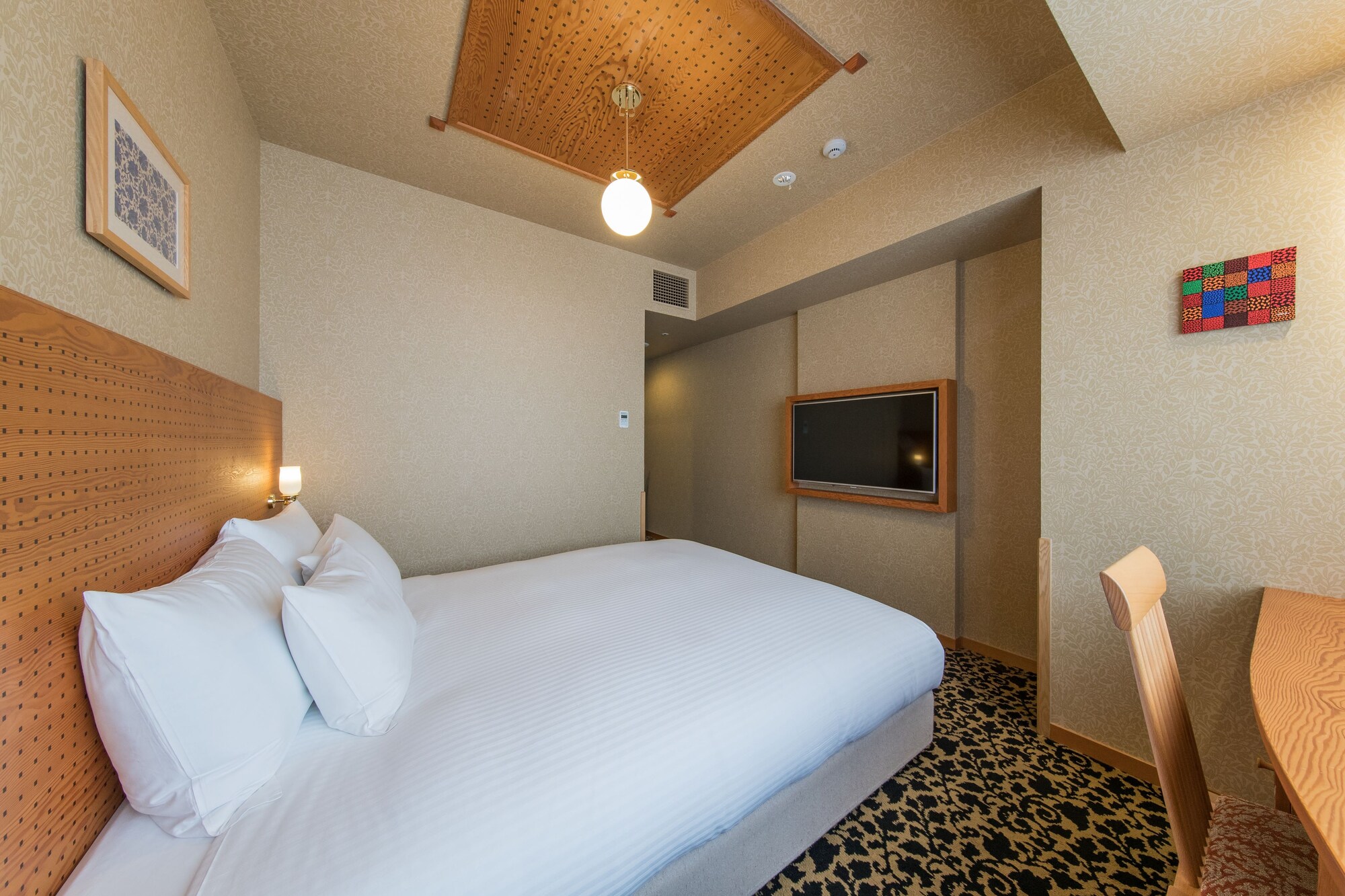 ROOM, DOUBLE BED