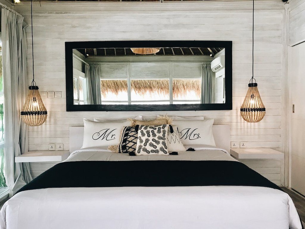 Wow, Palm, King Bed, Pool View