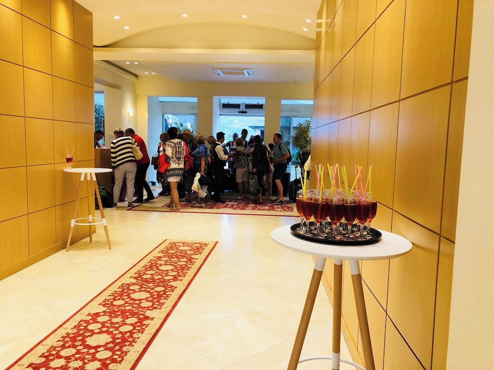 Grand White City Hotel 12/41