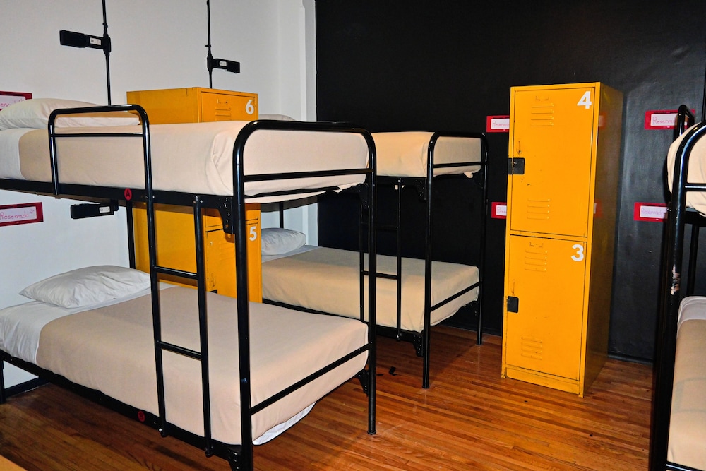 Hostel Mundo Joven Catedral 42/50