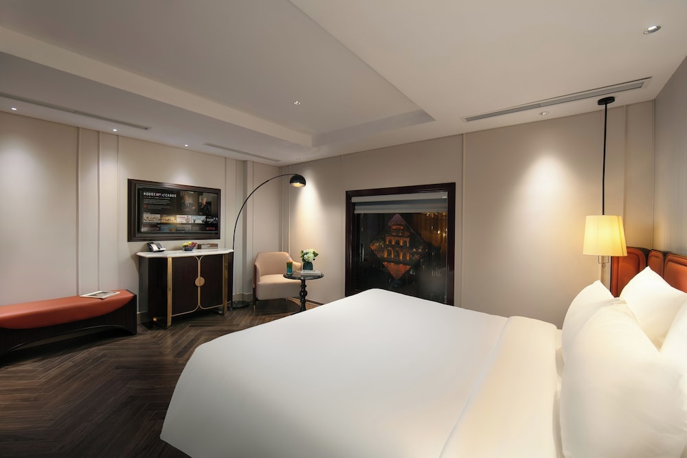 Le Premier Hotel & Rooftop Bar 13/50