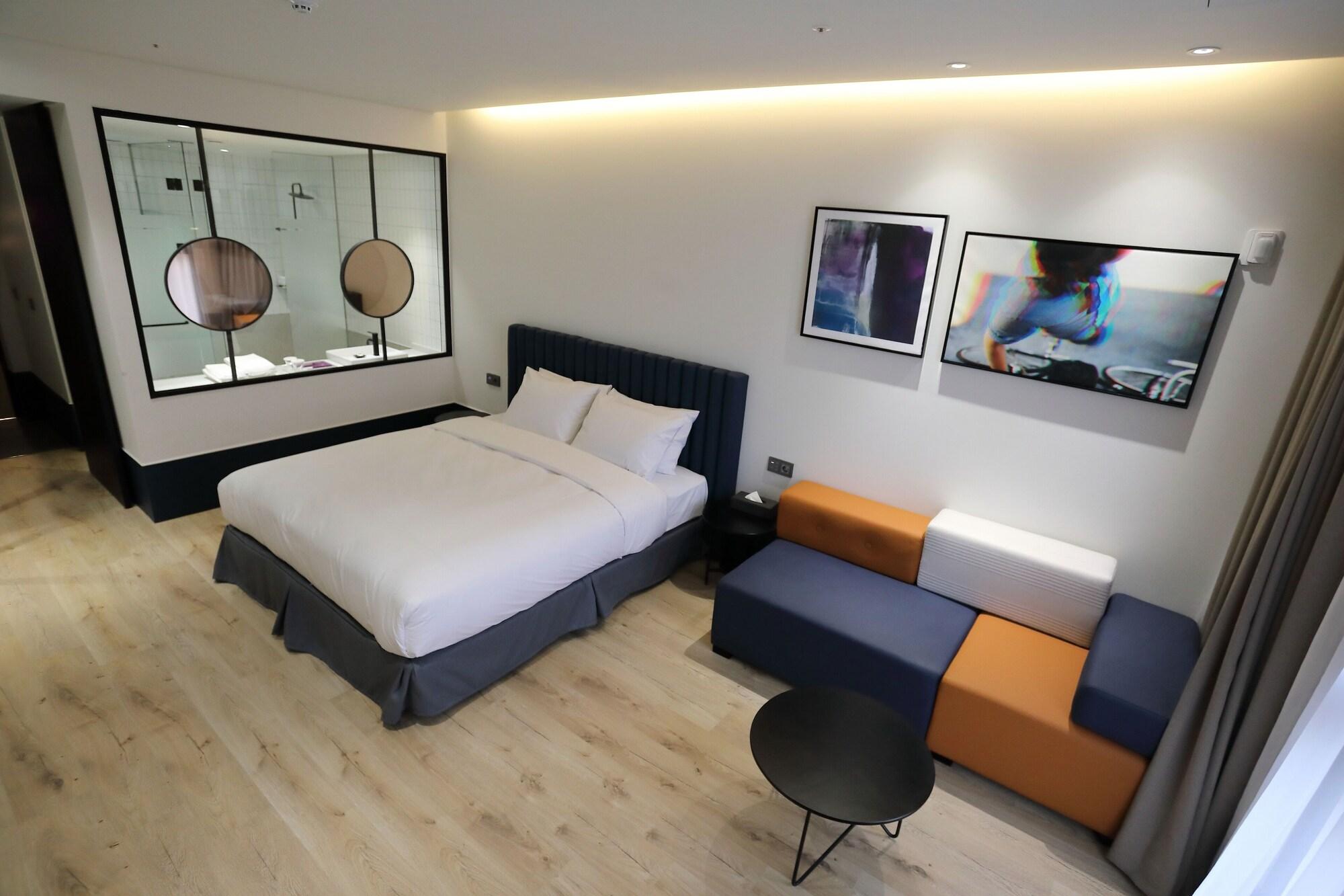Orchid Hotel 11/50