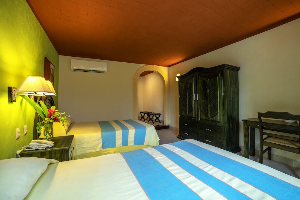 Chichen Itza Hotel 11/28