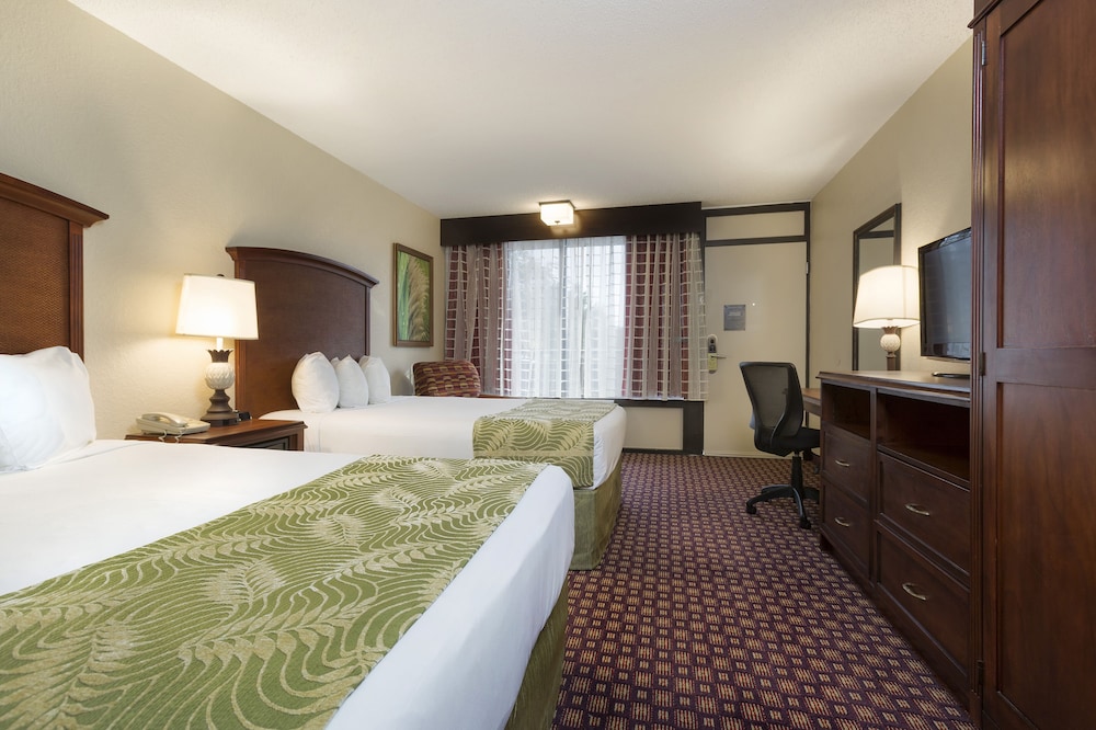 DELUXE, 2 DOUBLE BEDS