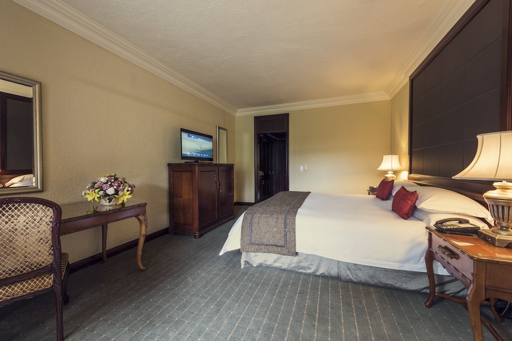 The Cascades Hotel At Sun City Resort 13/50