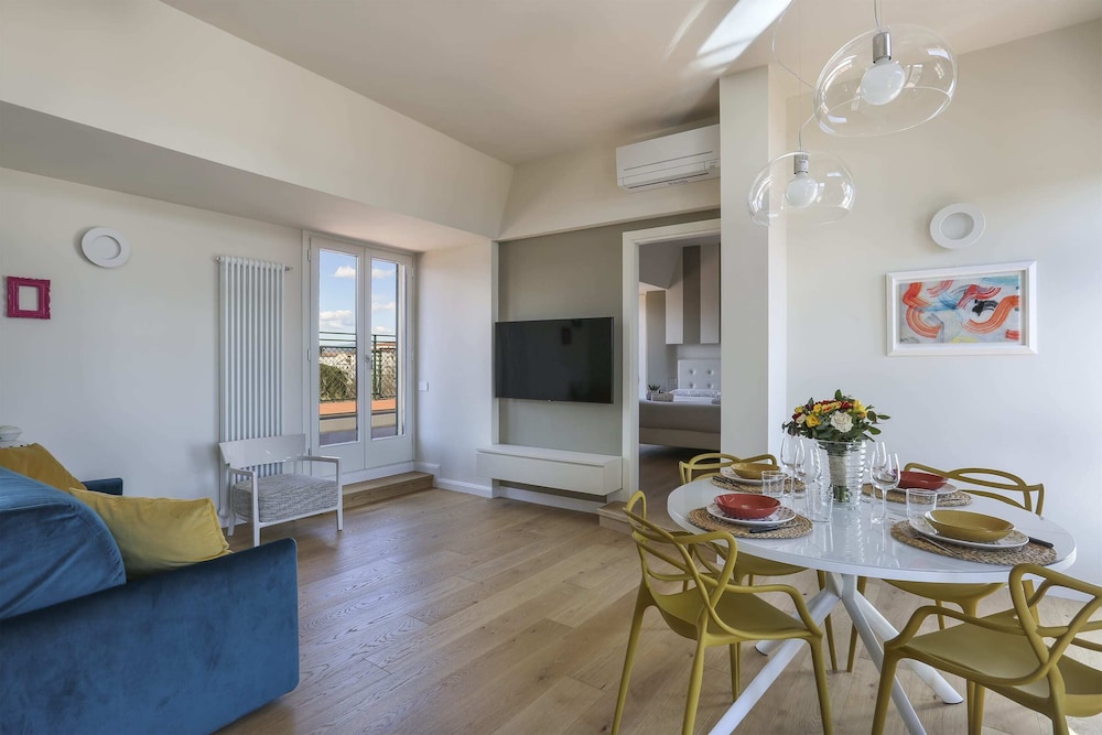 Penthouse With big Terrace in Oltrarno-hosted by Sweetstay 15/25