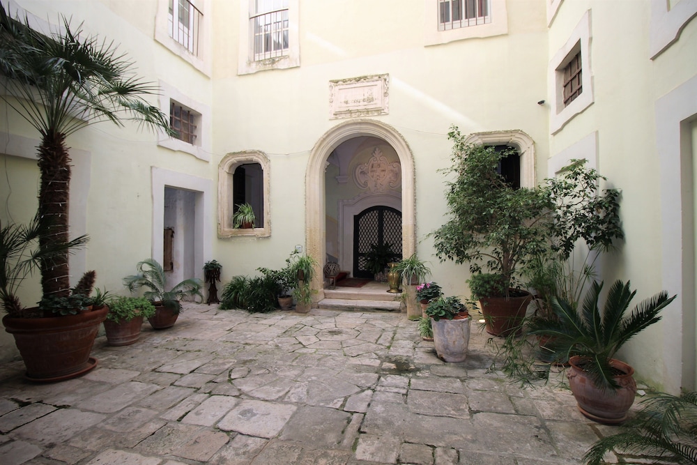 Palazzo De Castro 1/78