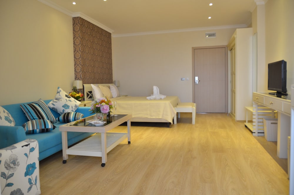 Phoenicia Luxury 31/55