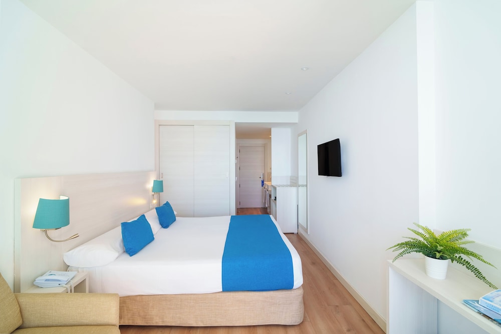 ROOM, KING BED, SEA FRONT