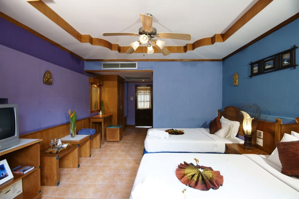 SALAD BEACH RESORT 12/38