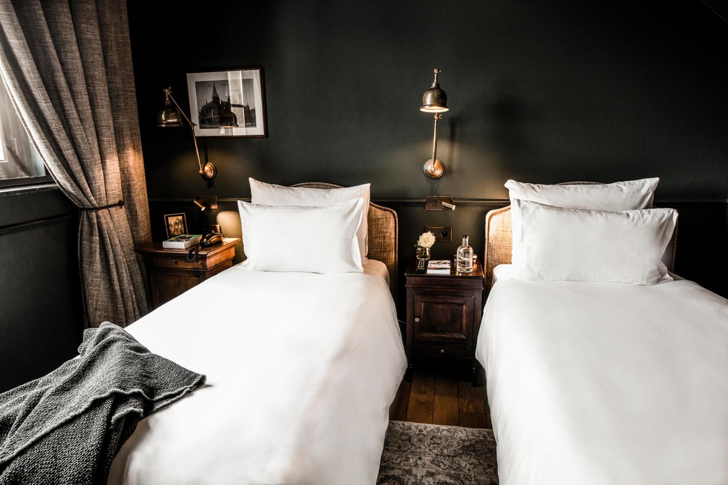 DUPLEX, TWIN BEDS