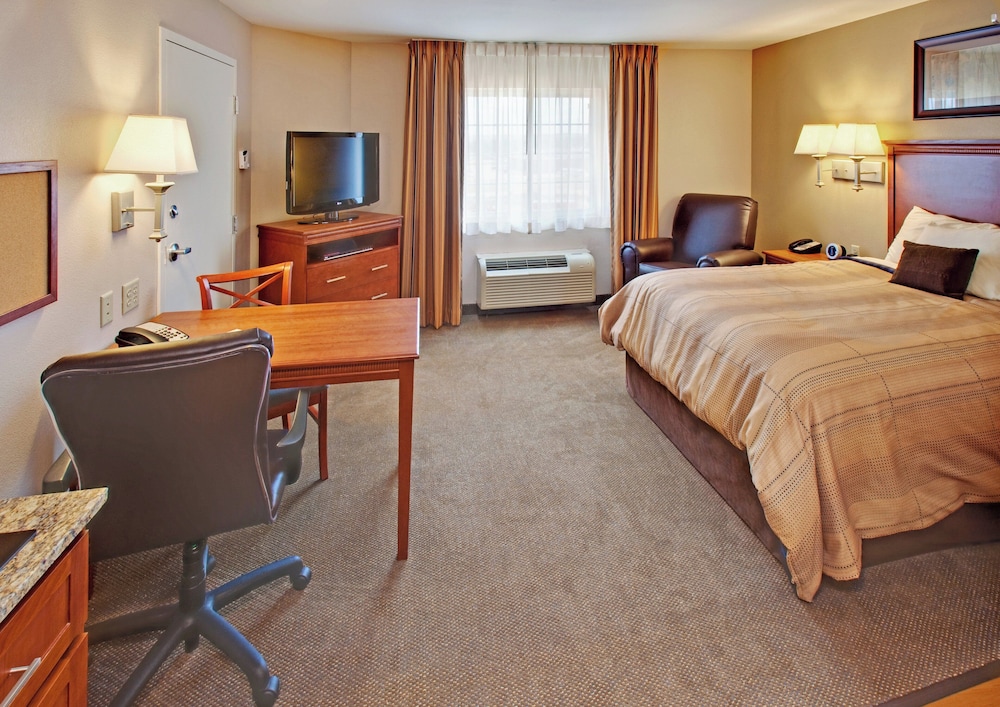 CANDLEWOOD SUITES WILLISTON 33/77