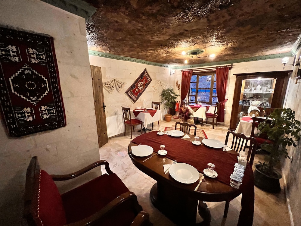 Shadow Cave House 34/49