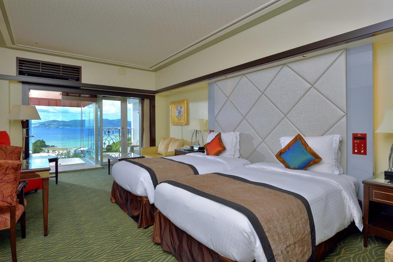 Royal, Pool, Executive, Suite, 3 Beds 2/2