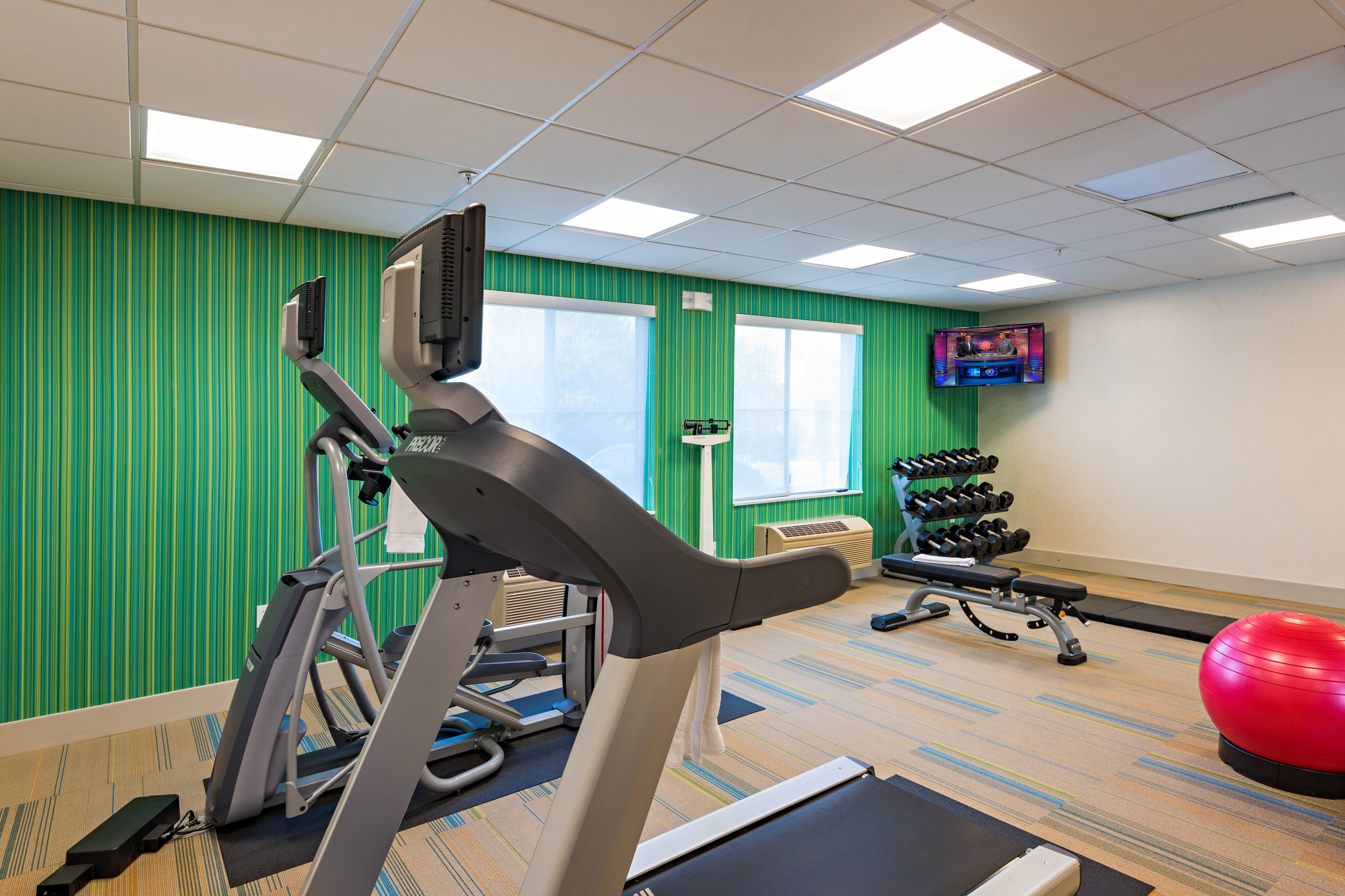 Holiday Inn Express Hotel Suites Peoria North Glendale 42/60