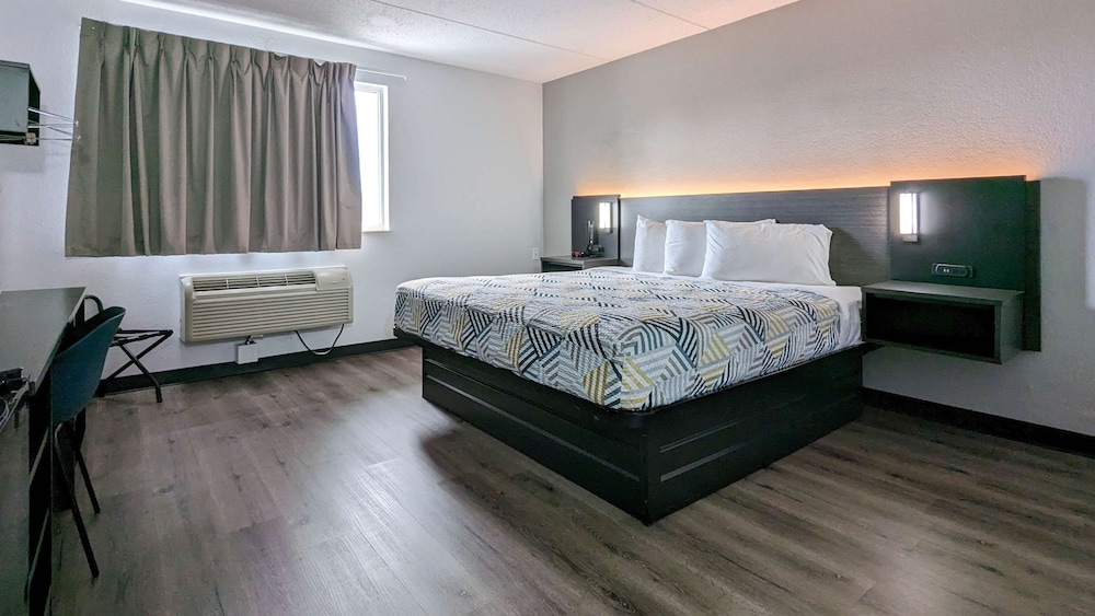 Deluxe, King Bed