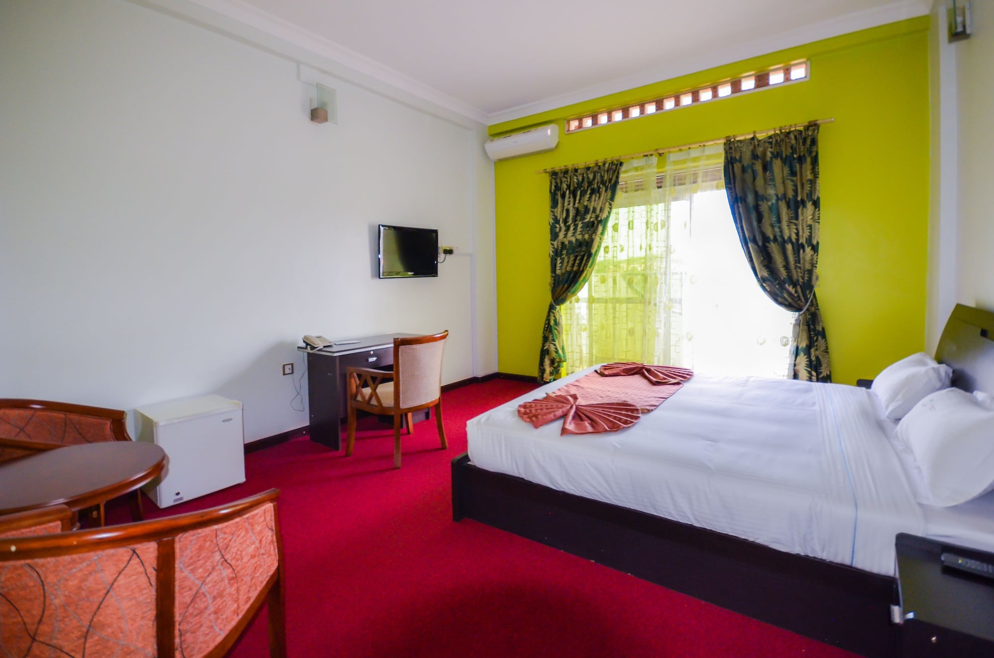 ROOM, DOUBLE BED