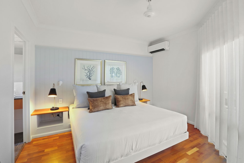 1 Bedroom, Apartment, King Bed, Beach Front