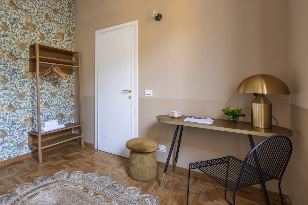 Rome Accommodation Condotti with terrace 18/50