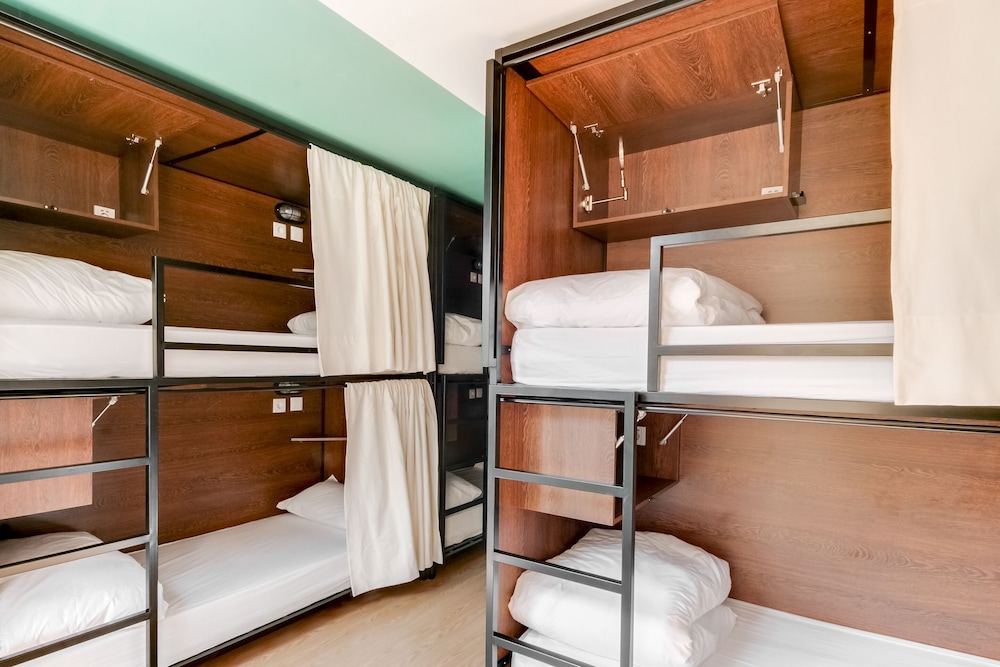 MIXED DORM, 6 BEDS, 3 BUNK BEDS, SMALL