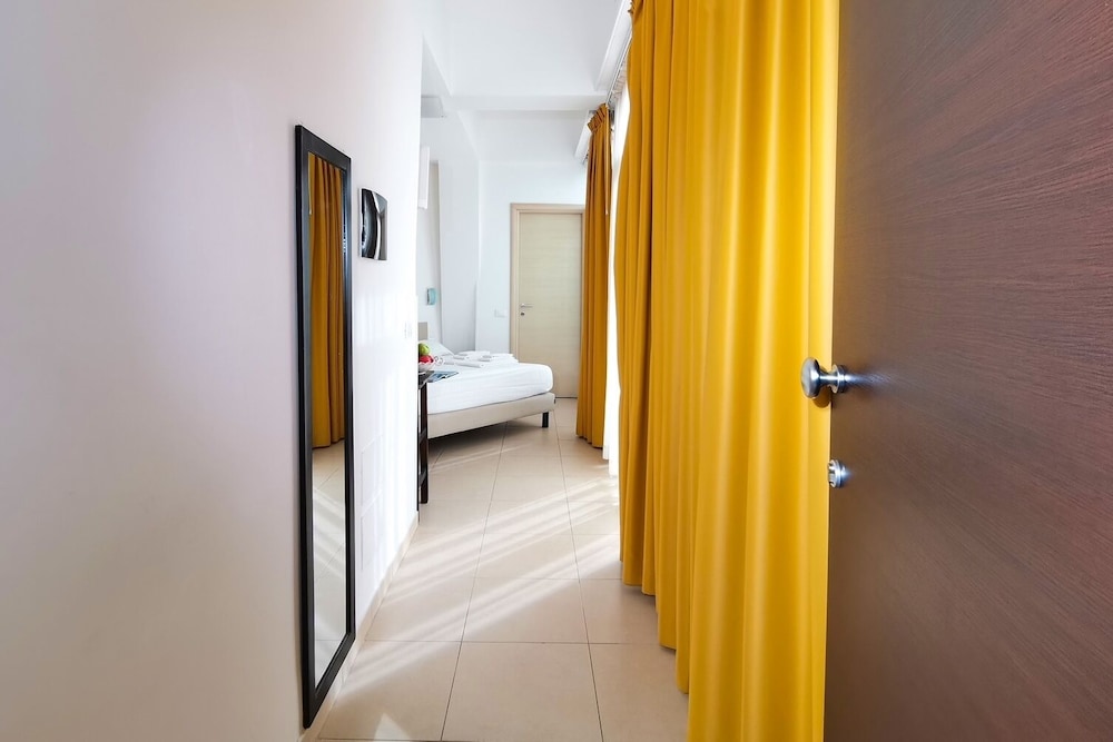 Hotel Poetto 10/24