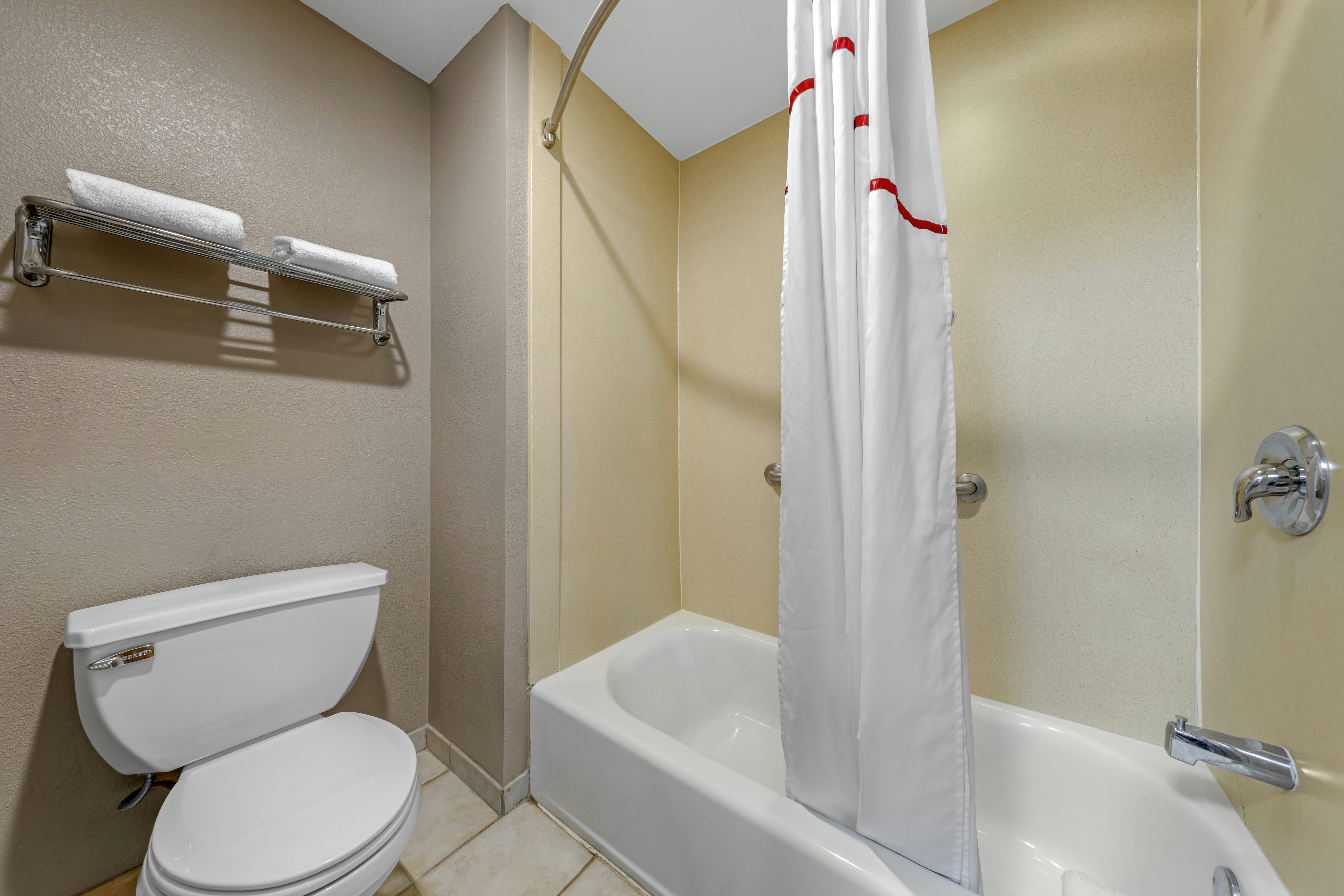 غرفة ديلوكس بسرير كينج، Red Roof Inn & Suites Philadelphia - Bellmawr 5/8
