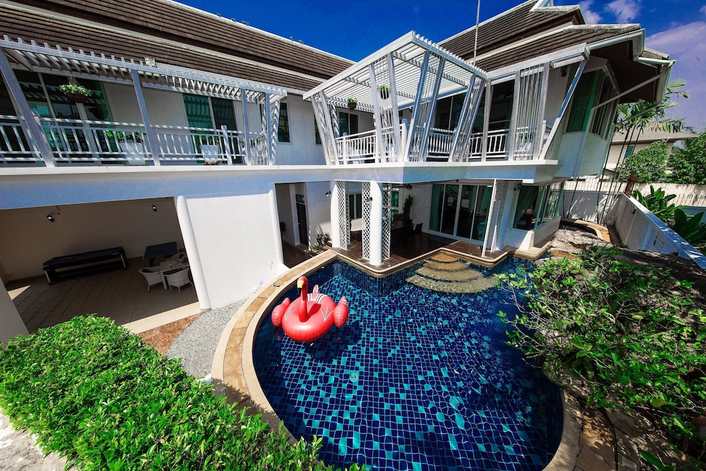 Paradise Pool Villa Pattaya in Tropicana Village (ex VIP Villas Pattaya Tropicana Jomtien Beach) 35/50