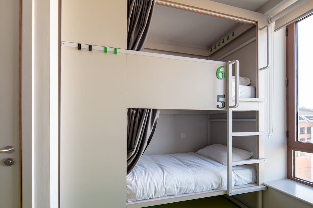 PRIVATE, MIXED DORM, 6 BEDS