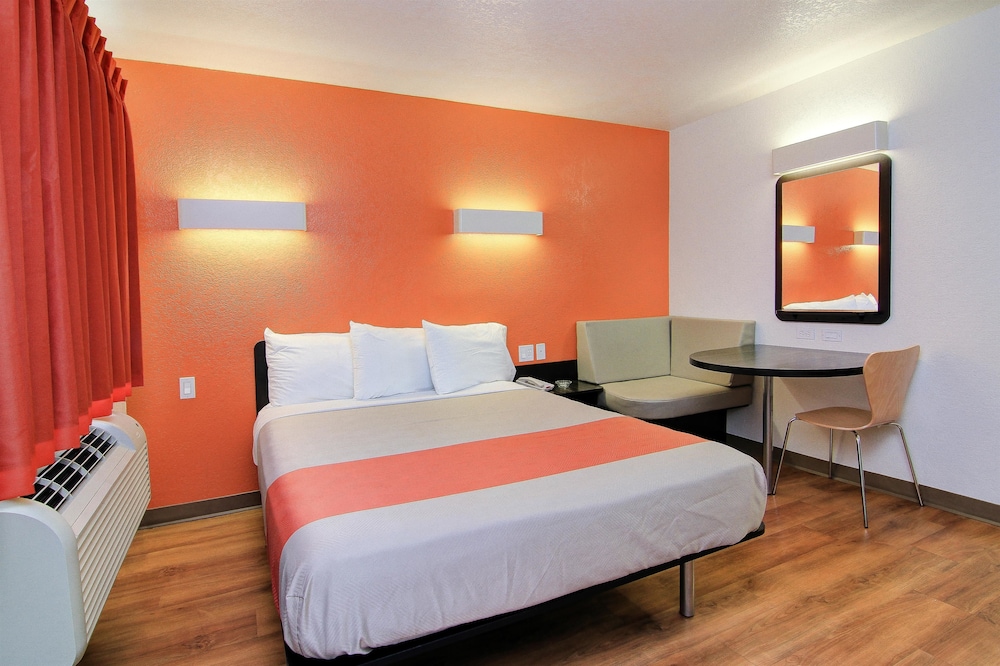 Motel6 Scottsdale, AZ - Old town Scottsdale/Fashion Square 25/40