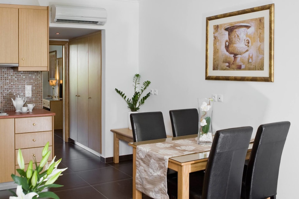 Peridis Family Resort 66/75