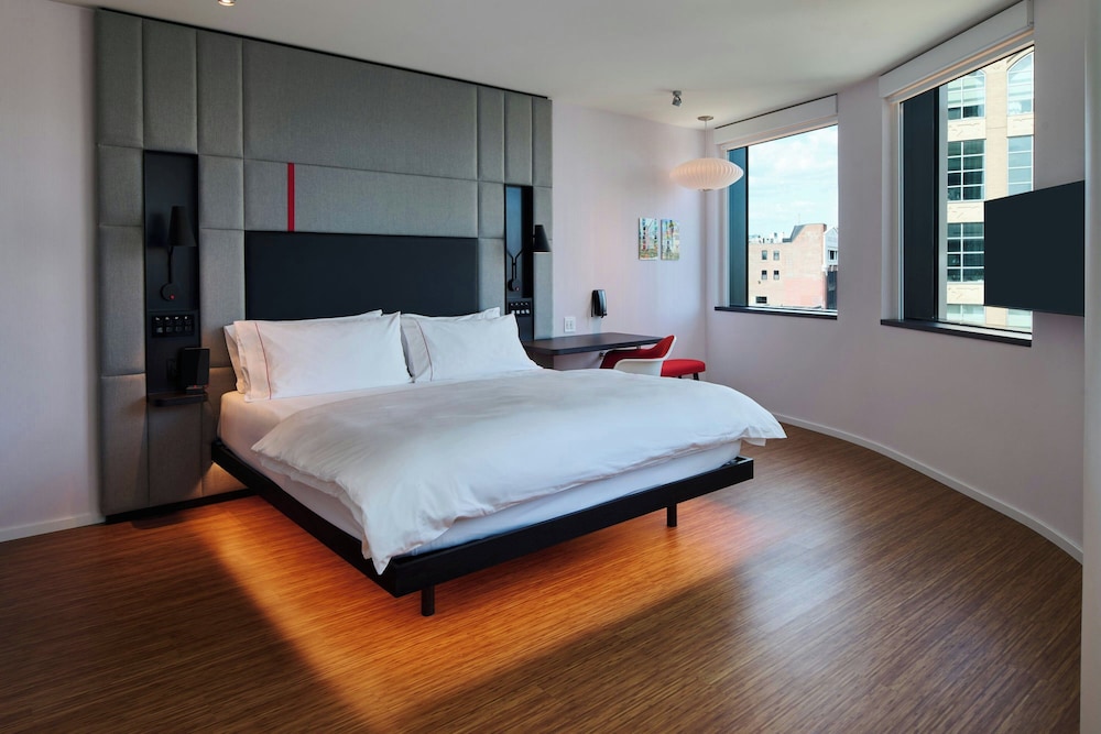 ROOM, KING BED, ACCESSIBLE