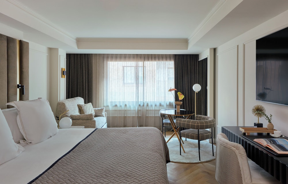Deluxe, Double Bed