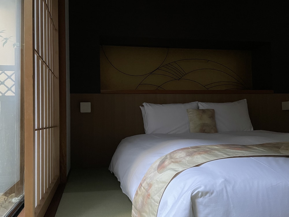 Gion Misen Furumonzen 9/38