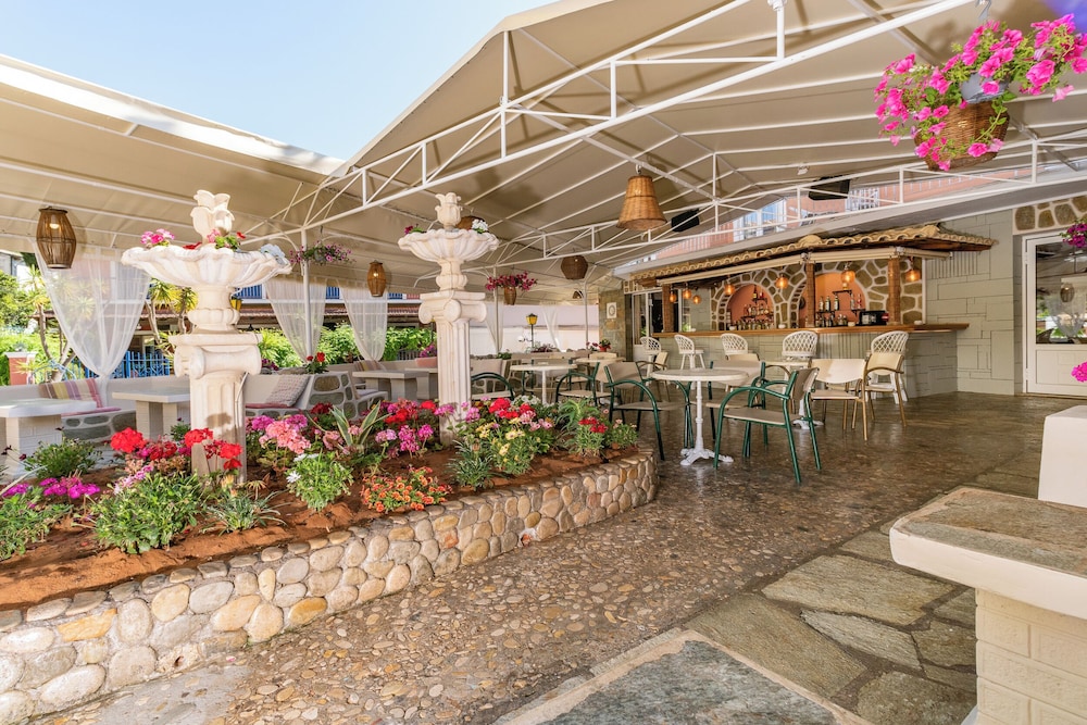 Sirena Beach Hotel 16/56