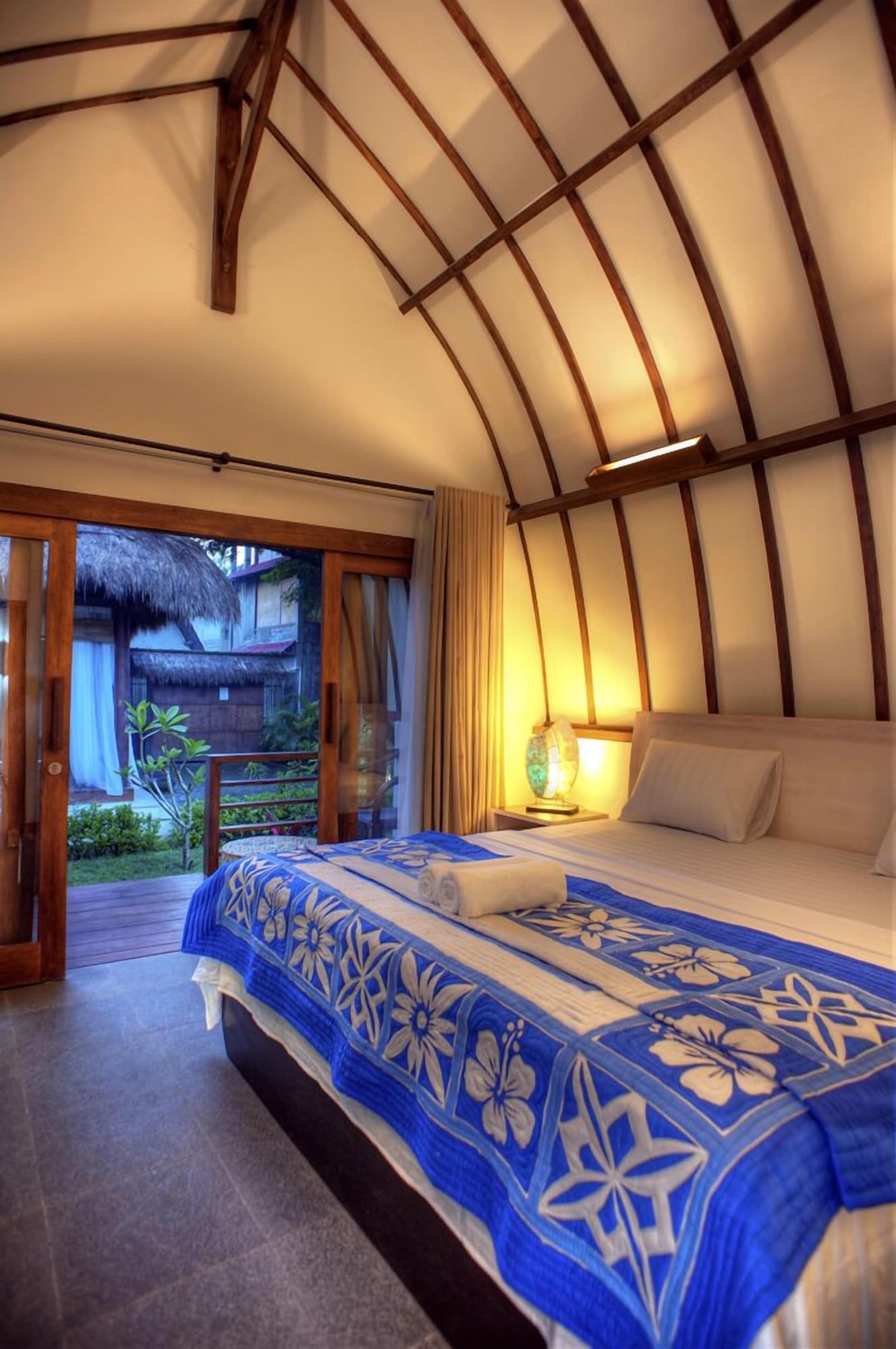 ROOM, DOUBLE BED