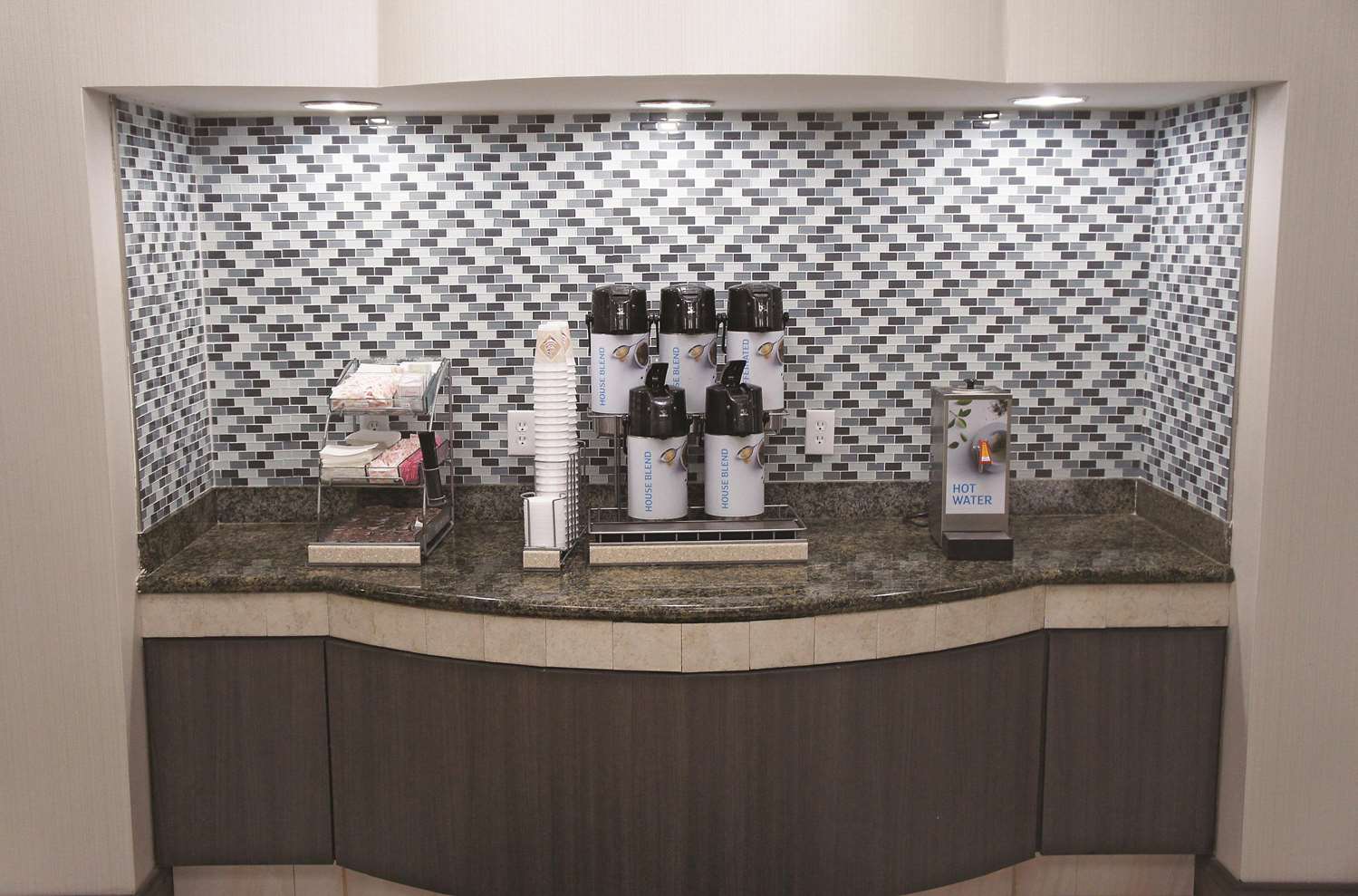 La Quinta Inn & Suites by Wyndham Covington 11/45