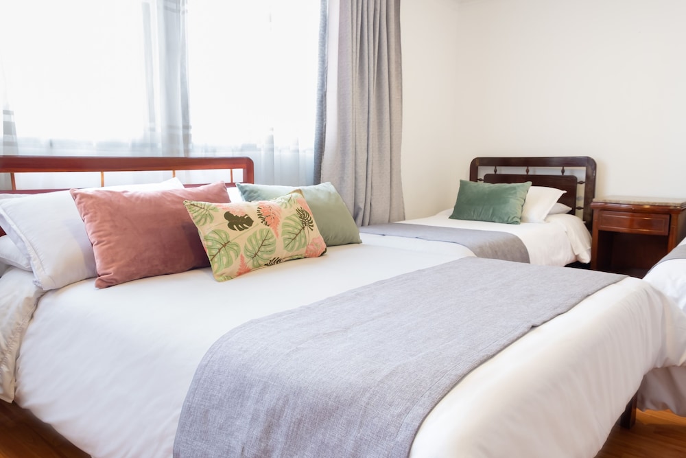 Room, 2 Double and Twin Beds، Ayenda 1066 Virrey Centro 5/8