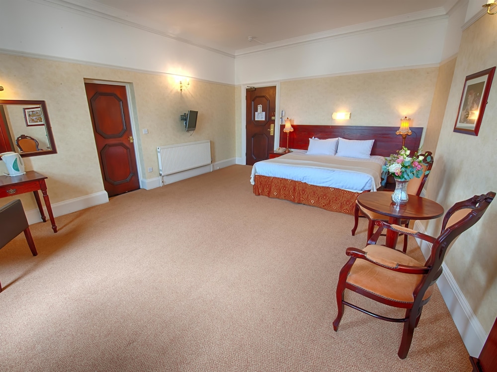 Queens Hotel Portsmouth 34/76