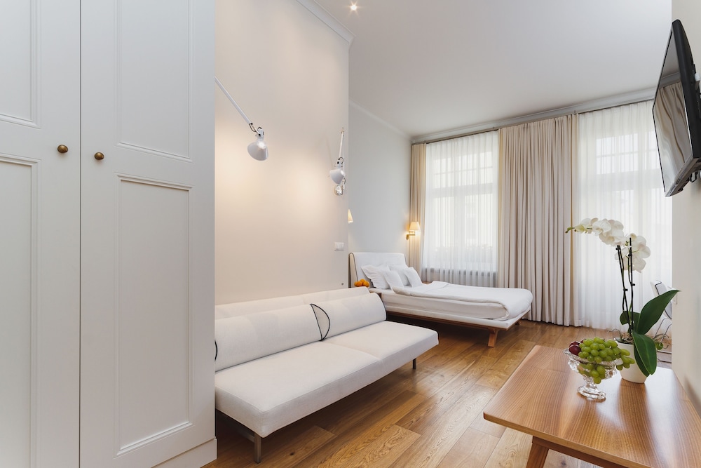 DELUXE, STUDIO, DOUBLE BED
