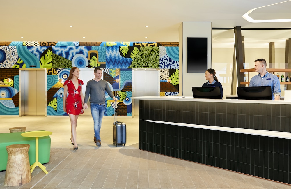 HOLIDAY INN EXPRESS ADELAIDE CITY CENTRE 7/63